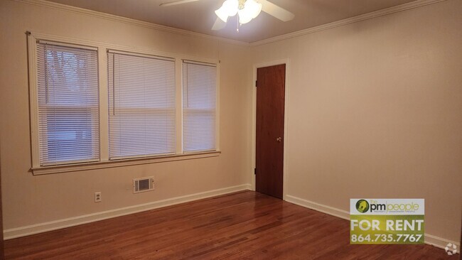 Building Photo - Beautiful 3/1.5 brick ranch Rental