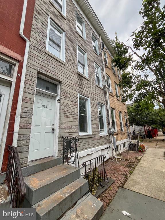 412 Lamberton St
