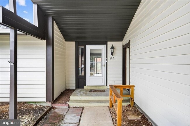 Building Photo - 6901 Vantage Dr