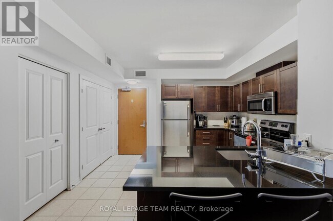 Photo - 242 Rideau St Unit 1002