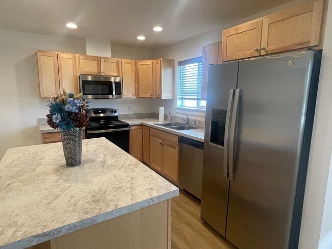 Building Photo - Newly Built Townhouse