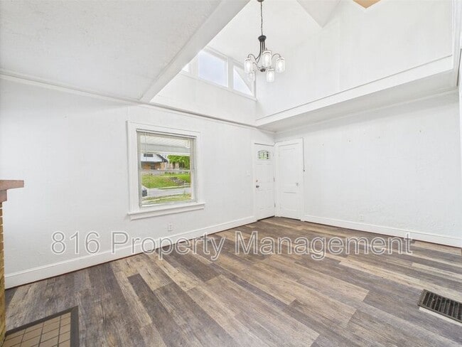 Photo - 5611 Olive St