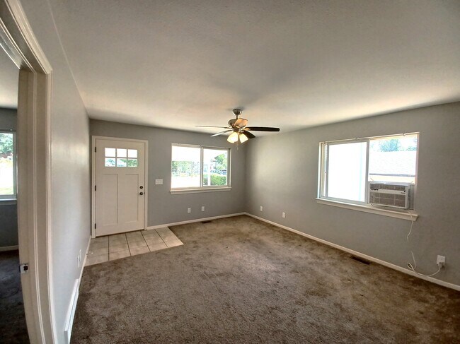 Photo - 137 Bowen St