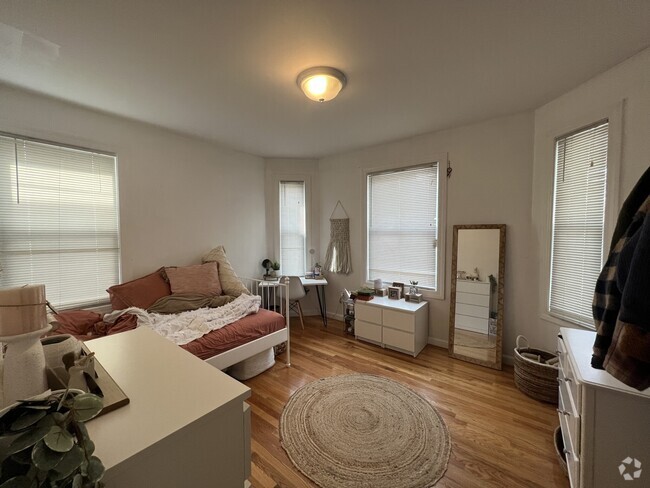 Building Photo - 38 Gorham St Rental