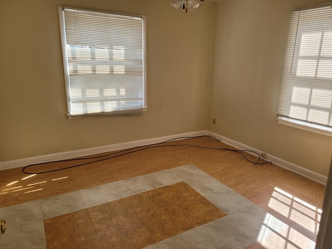 master bedroom - 114 Thomas Blvd