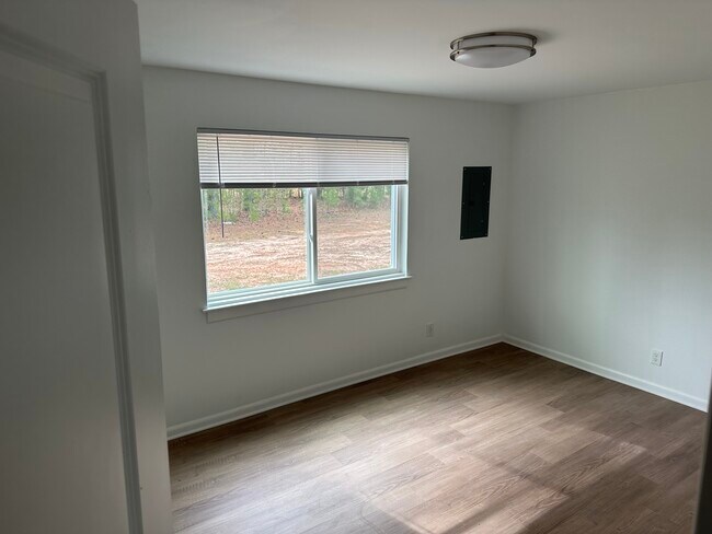 Photo - Mecklenburg Manor Apartments