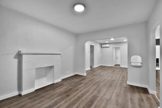 Photo - 547 NW 49th St