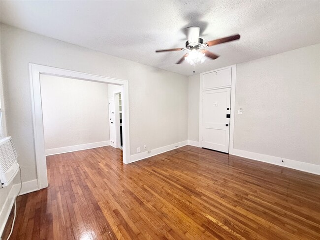 Photo - 1126 Berthea St Unit 6