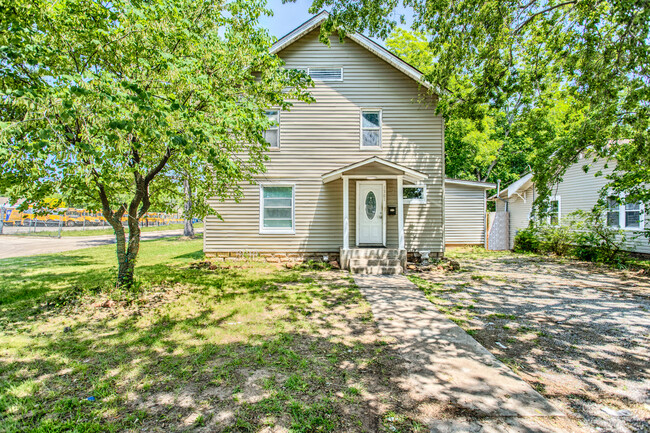 Front of House - 1301 S Lewis St House