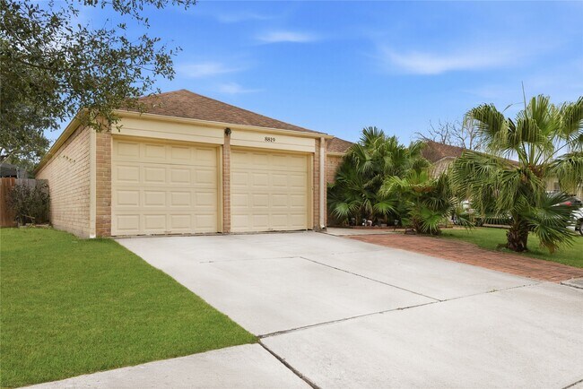 Photo - 8819 Kindlewood Dr