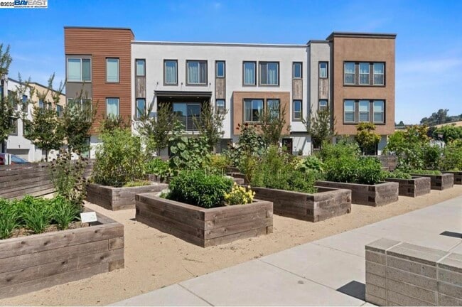 Building Photo - 25350 Parklane Dr Rental