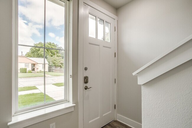 Photo - 3200 Forest Park Blvd Unidad Full