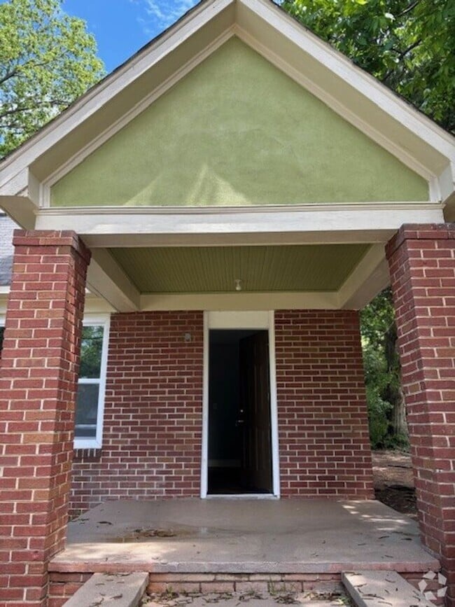 Building Photo - The Beer Can House