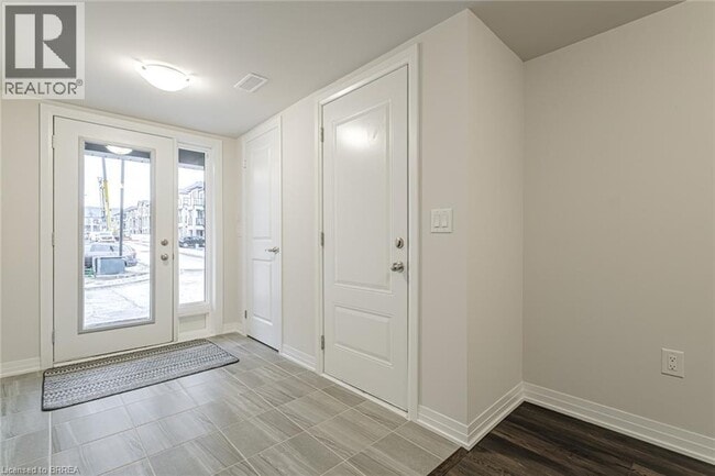 Photo - 585 Colborne St