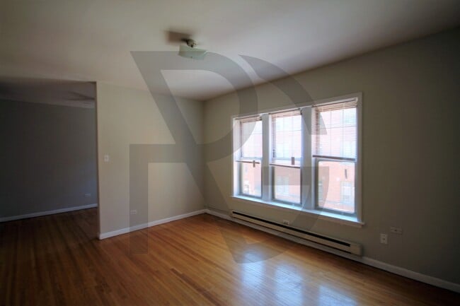 Photo - 634 W Barry Ave