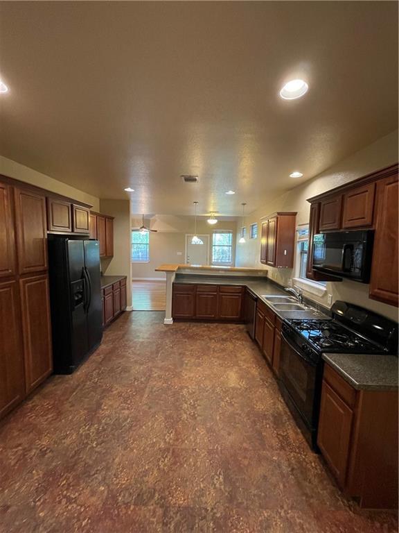Building Photo - 200 W North Loop Blvd Unit B
