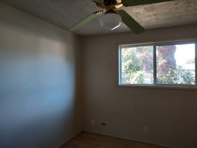 Photo - 2145 Primrose St