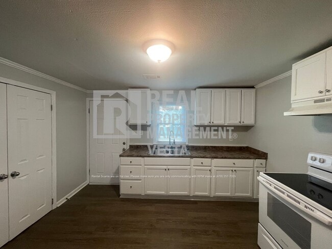 Building Photo - 5624 Swymer Dr Unit A