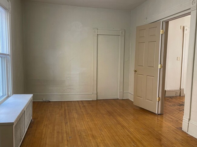 Building Photo - 734 Wright St Unit Wright, 734 Rental