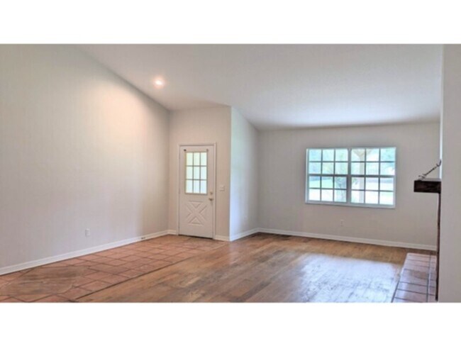 Photo - 1/2 Off 1st Month's Rent: 4 Bedroom House ...