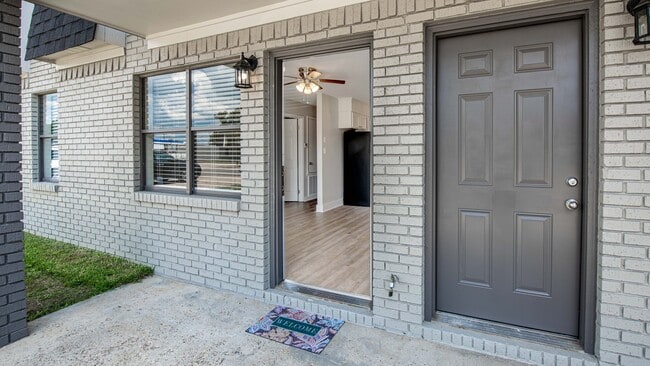 Building Photo - 3810 Newhaven Dr Unit Cambridge Court