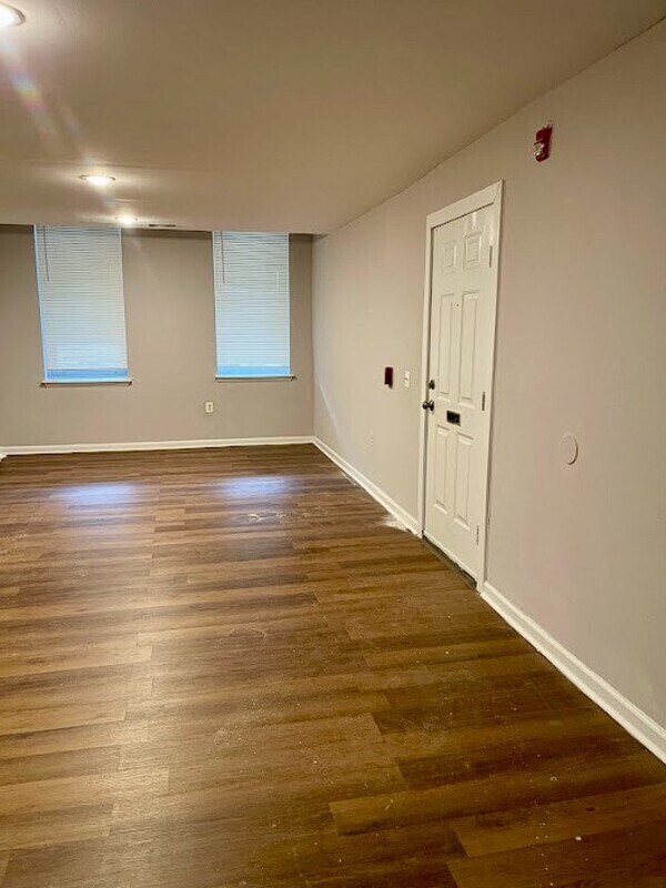 Photo - 890 N 41st St