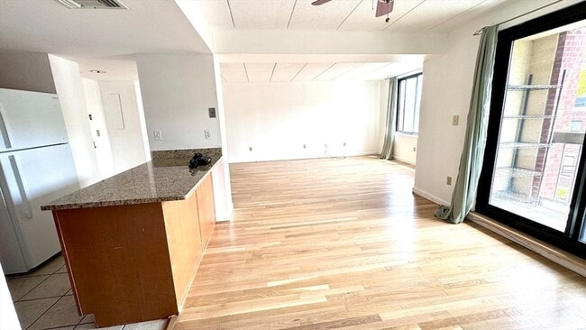 Photo - 85 Brainerd Rd Unidad 404