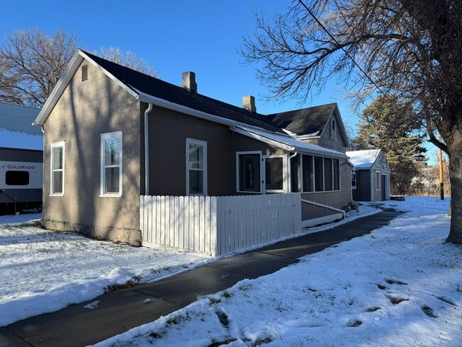 Building Photo - Cozy Updated 2-Bed Home with Garage