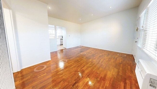 Photo - 1957 Frank St / 2519 Virginia Ave