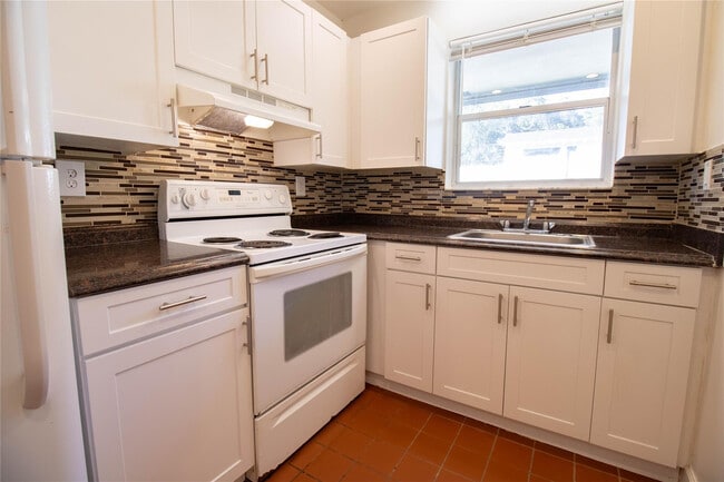 Building Photo - 400 Charley Ave Unit 4