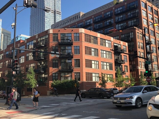 Building Photo - 333 W Hubbard St Unit 4K