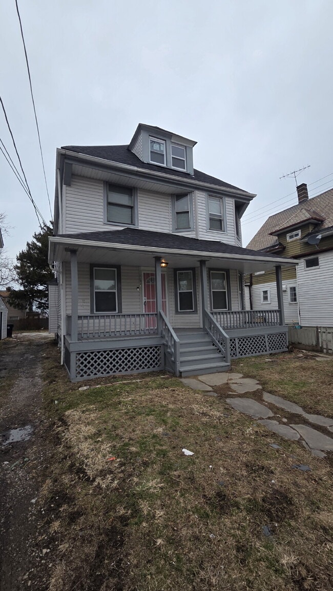 Building Photo - "Two story 3-Bedroom Upper Duplex on Denison Ave" Unit 2