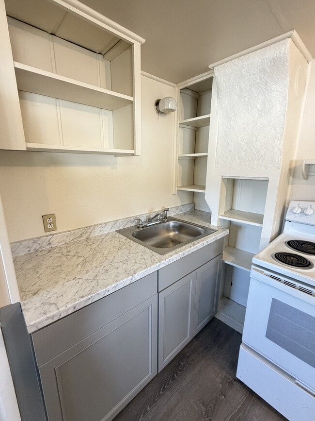 Photo - 2709 W Rose Hl St Unit 2