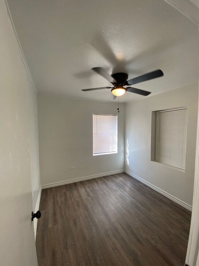 Photo - 938 E Adams St Unit Rear-Downstairs