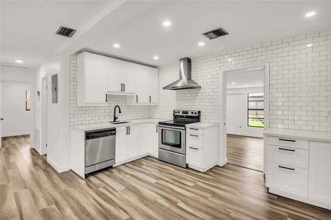 Photo - 49 NE 5th Ave