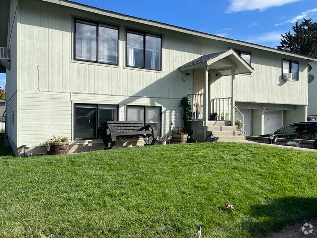 Building Photo - 609 Princeton Ave N Unit A Rental