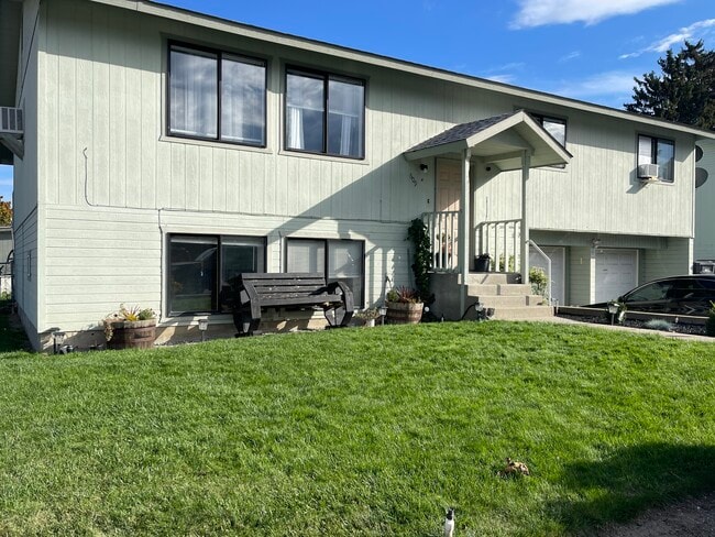 Building Photo - 609 Princeton Ave N Unit A Rental