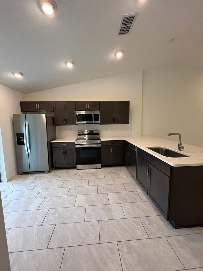 Photo - NEWER Duplex 4 Bed 2 bath on Cul-de-sac!!!