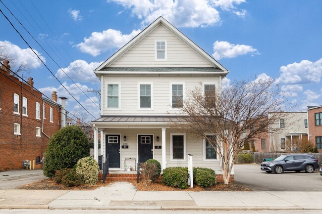 Building Photo - 408 N Robinson St Unit B