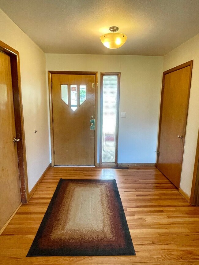 Photo - Furnished 3 bedroom/2bath close to Garden of the Gods