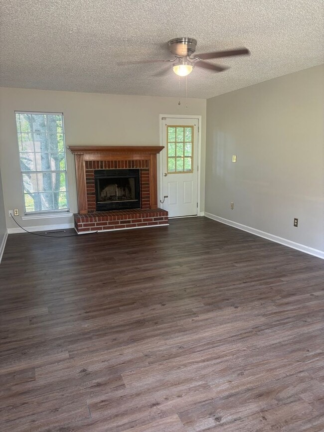 Photo - 2025 Brewster Rd