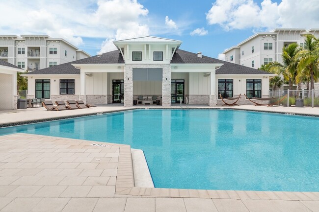 Oasis at Surfside - Oasis at Surfside Apartments