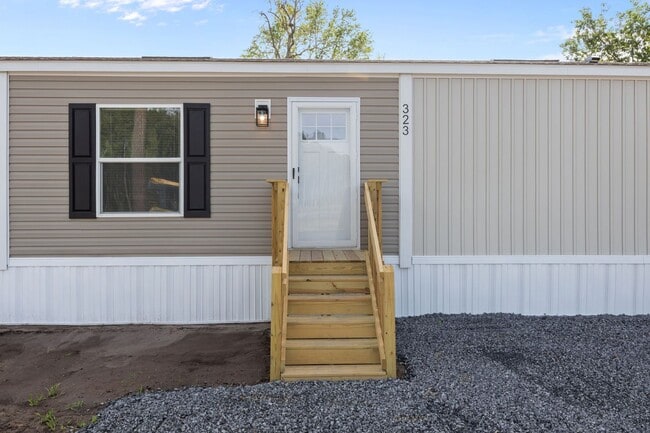 Photo - Peaceful 3 Bedroom Rental Home on 1 Acre – Lawn Care Included