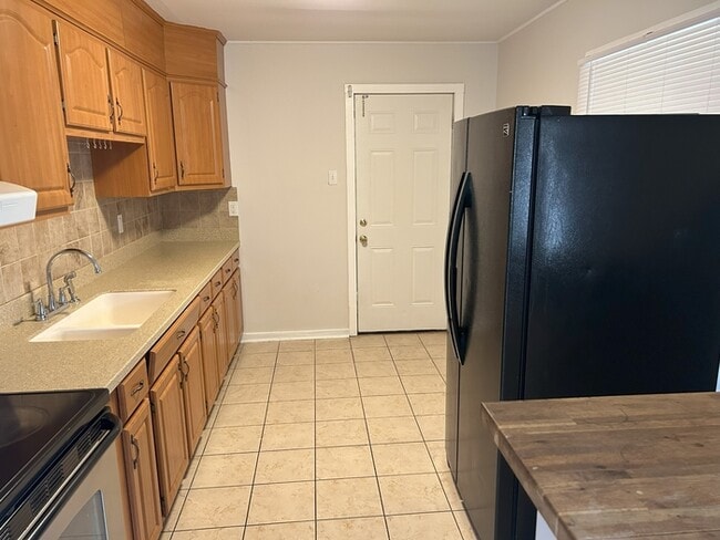 Photo - 2207 Hammonds Ave NW