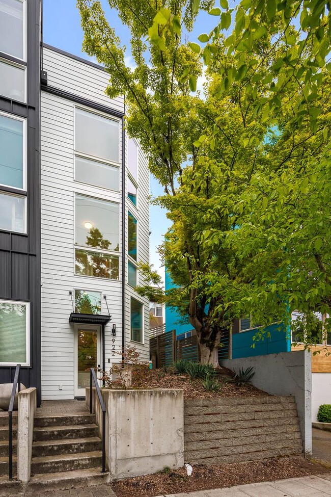 Photo - 922 14th Ave Townhome