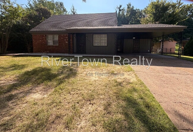 Building Photo - 2884 Spring Hill Dr