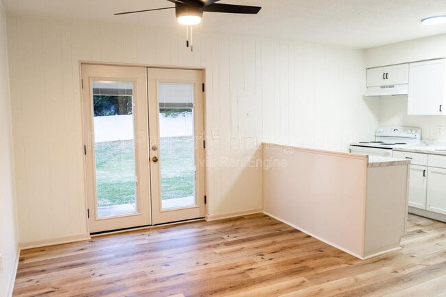 Photo - 3120 E Governor John Sevier Hwy