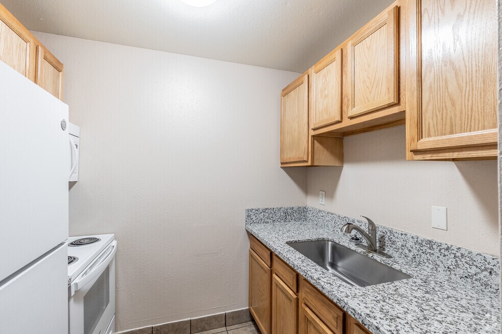 1BR, 1BA - 550SF