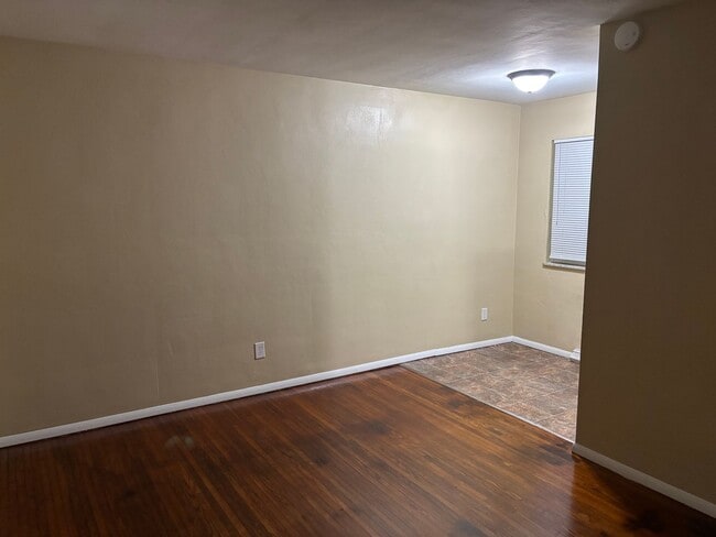 Photo - 375 S Detroit Ave Unidad Rear