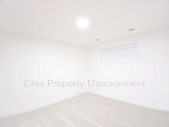 Photo - 20947-20920 20 Ave NW Unit Lower